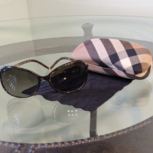Burberry Accessories - Burberry Brown Cat-eye Sunglasses w/case